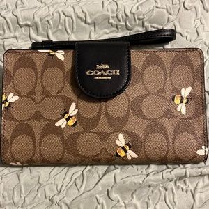 Coach Bumble Bee Cellphone Wristlet 🐝